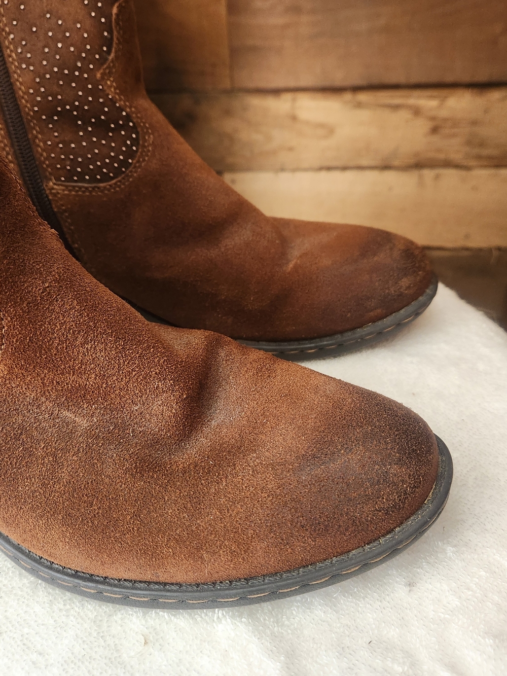 Born B.Ø.C Brown Suede Western Booties With Leather Studs Ankle Boots Size 10 - Picture 4 of 16